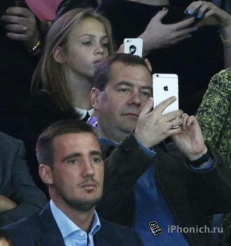 Медведев купил iPhone 6 Plus