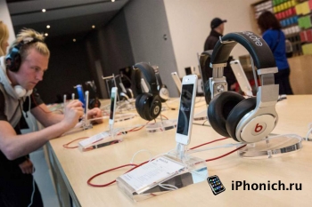 В магазинах Apple Store теперь можно слушать наушники перед покупкой