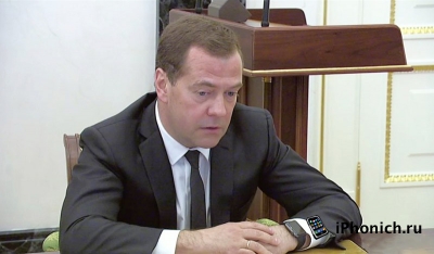 Медведев купил себе  Apple Watch Sport