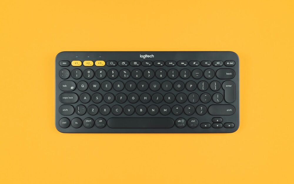 Logitech K380 - Лучшая универсальная клавиатура в своем бюджете