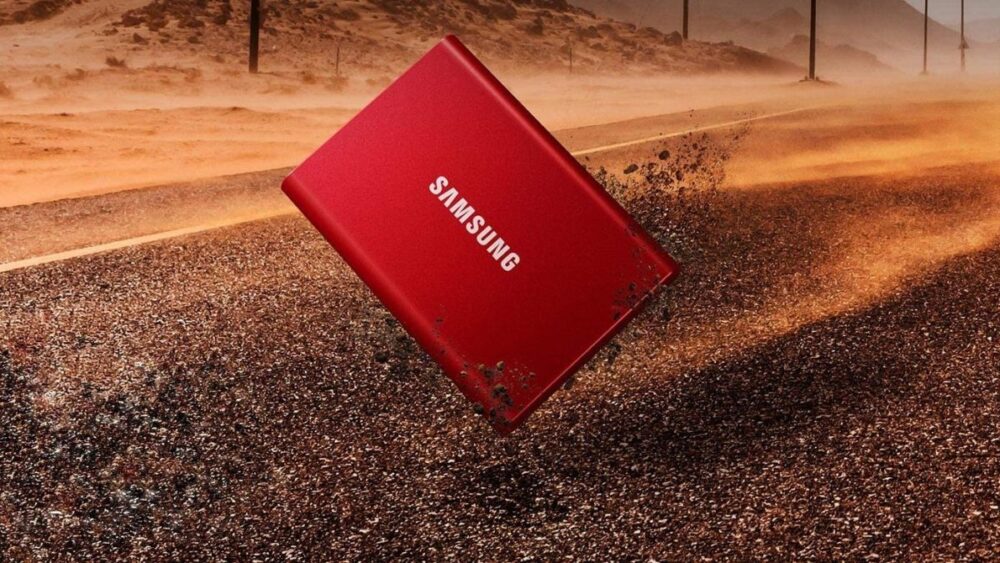 Твердотельный накопитель Samsung T7 красного цвета